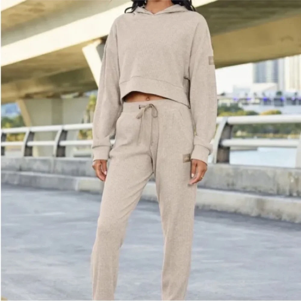 ALO Yoga Beige Ribbed Knit Lounge Set - Picture 4 of 5